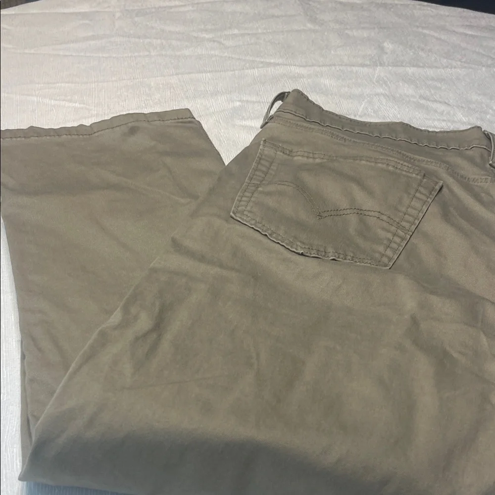 Levi's Men's Jeans in Khaki Green